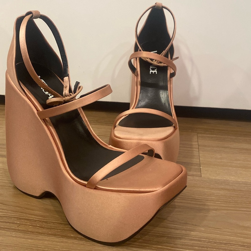 Mauvelous-Mauvelous Versace Heels